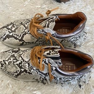 Snakeskin colored women’s sneakers. Size 8.5